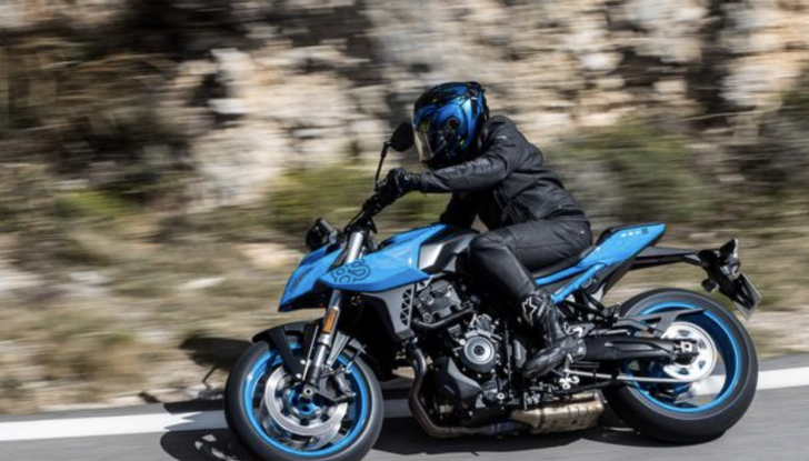 Nuova Suzuki GSX-8S 2023: caratteristiche tecniche e prestazioni - Foto 2 di 6