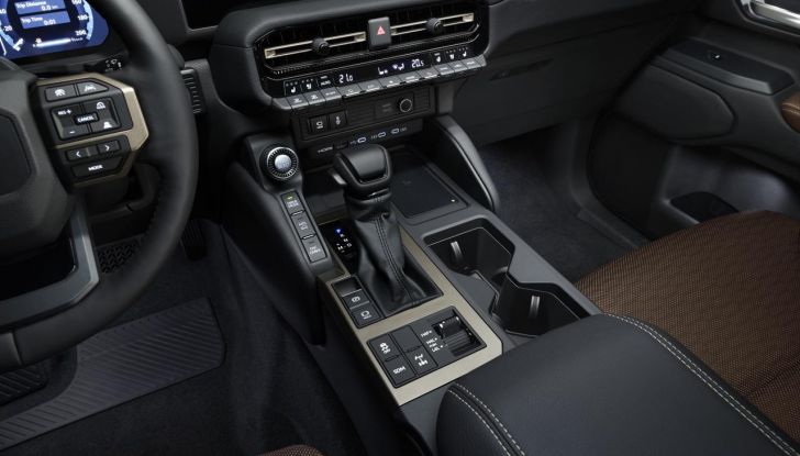 Toyota Land Cruiser 2024: design, caratteristiche tecniche e motori - Foto 10 di 16
