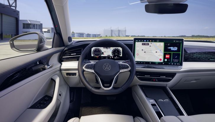 Volkswagen Passat 2024: caratteristiche, allestimenti e prezzi per il mercato italiano - Foto 79 di 115