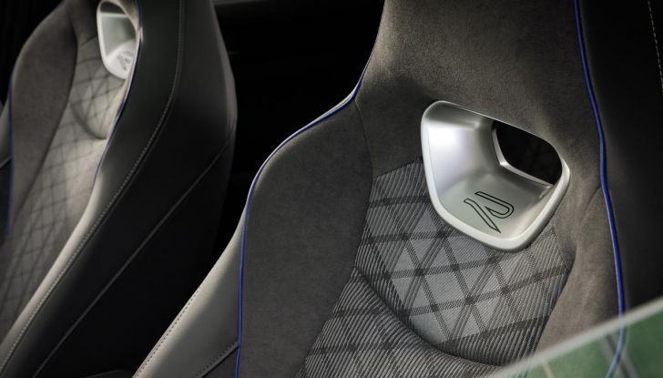 Volkswagen Passat 2024: caratteristiche, allestimenti e prezzi per il mercato italiano - Foto 96 di 115