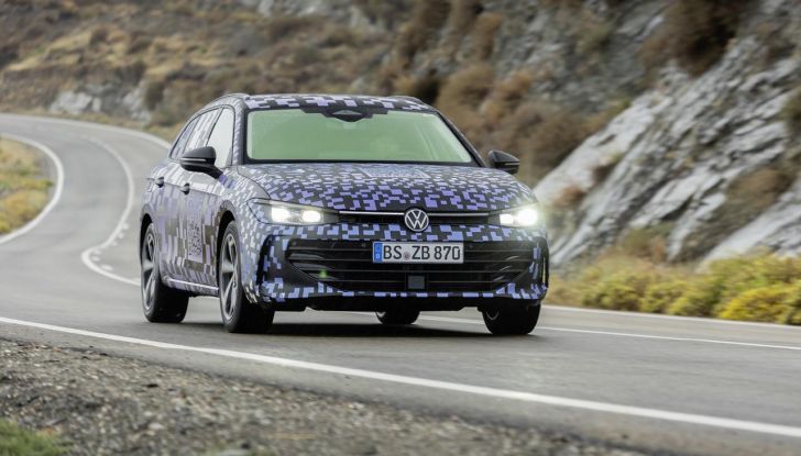 Volkswagen Passat 2024: caratteristiche, allestimenti e prezzi per il mercato italiano - Foto 38 di 115