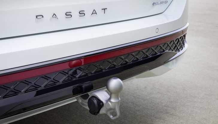 Volkswagen Passat 2024: caratteristiche, allestimenti e prezzi per il mercato italiano - Foto 97 di 115