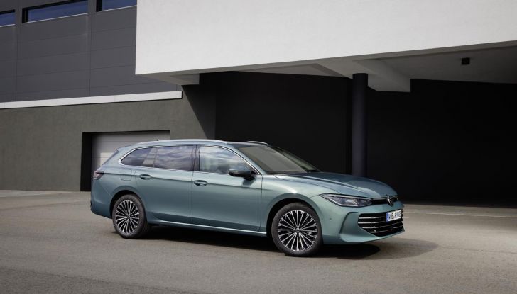 Volkswagen Passat 2024: caratteristiche, allestimenti e prezzi per il mercato italiano - Foto 71 di 115