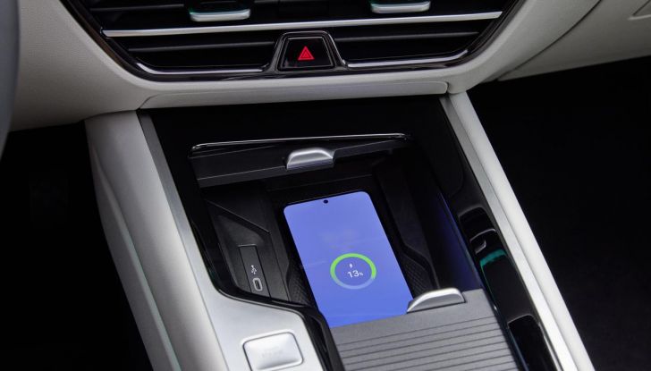 Volkswagen Passat 2024: caratteristiche, allestimenti e prezzi per il mercato italiano - Foto 101 di 115