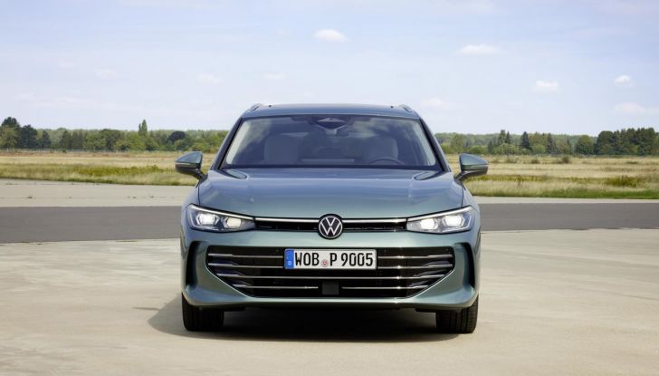 Volkswagen Passat 2024: caratteristiche, allestimenti e prezzi per il mercato italiano - Foto 78 di 115