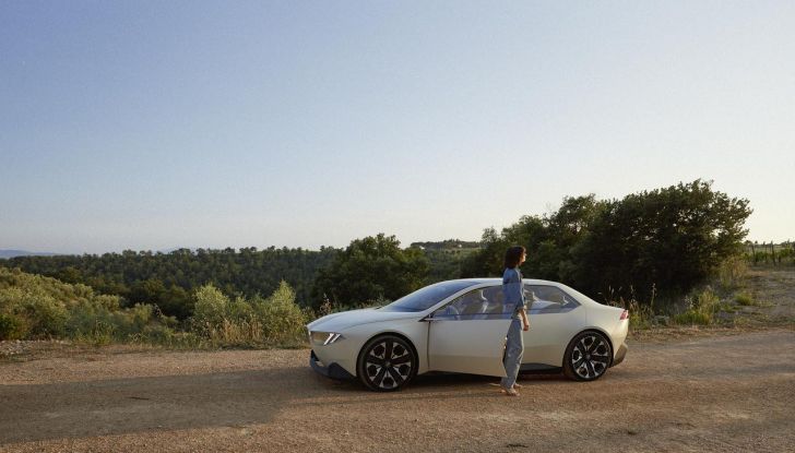 BMW Vision Neue Klasse: un’anteprima del futuro dell’automobilismo secondo il brand - Foto 11 di 47