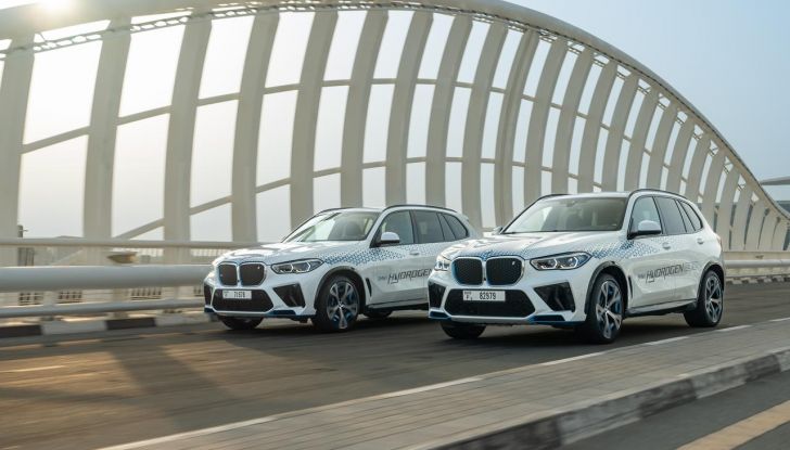 BMW iX5 Hydrogen: test estremi conclusi positivamente negli Emirati Arabi Uniti - Foto 64 di 65