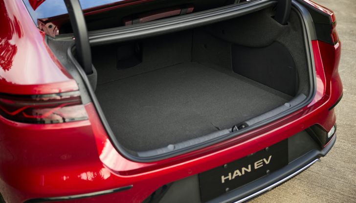 BYD Han, caratteristiche della nuova berlina elettrica - Foto 7 di 14