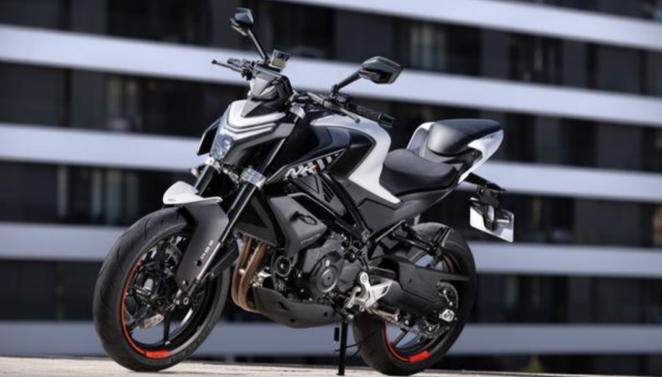 CF Moto lancia l’audace naked 450NK - Foto 1 di 16