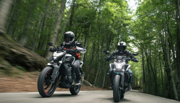 CF Moto lancia l’audace naked 450NK - Foto 12 di 16
