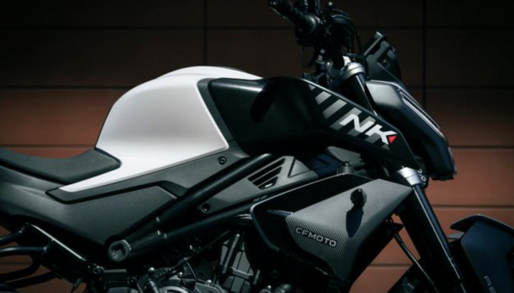 CF Moto lancia l’audace naked 450NK - Foto 13 di 16