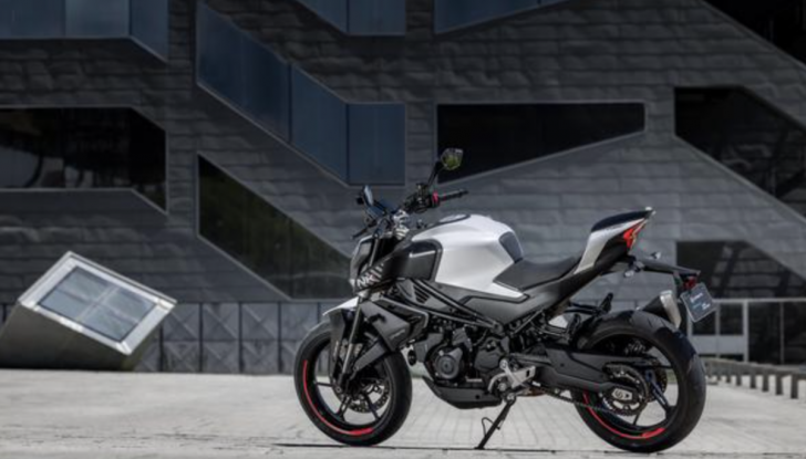 CF Moto lancia l’audace naked 450NK - Foto 15 di 16
