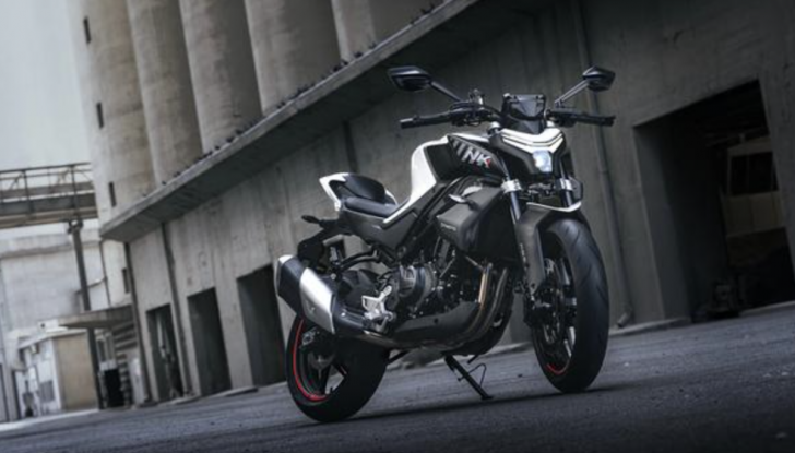 CF Moto lancia l’audace naked 450NK - Foto 4 di 16