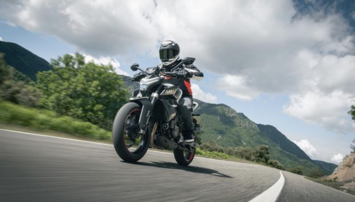 CF Moto lancia l’audace naked 450NK - Foto 5 di 16