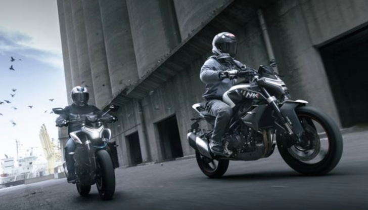 CF Moto lancia l’audace naked 450NK - Foto 6 di 16