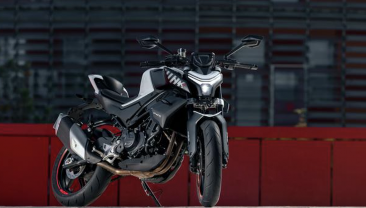 CF Moto lancia l’audace naked 450NK - Foto 7 di 16
