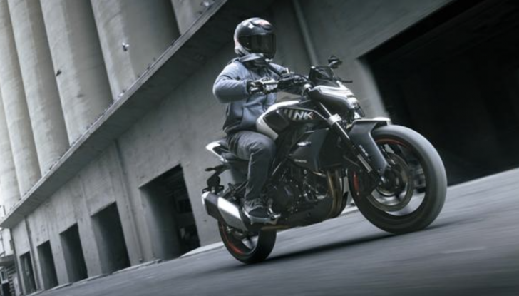 CF Moto lancia l’audace naked 450NK - Foto 9 di 16