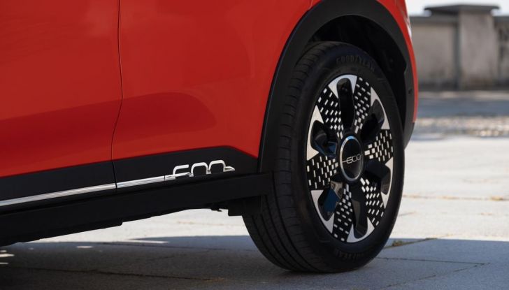 Fiat 600e prova su strada, autonomia e prezzi da 30.549 euro - Foto 32 di 100