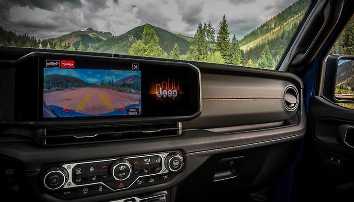Jeep Gladiator 2024: il pick-up si aggiorna con l’arrivo del nuovo restyling - Foto 12 di 103