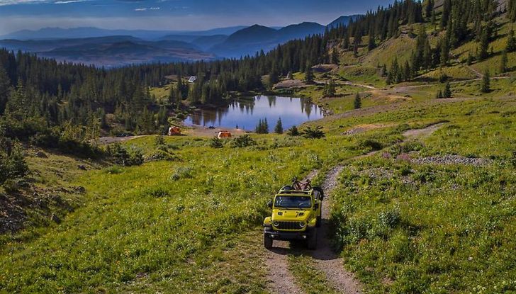 Jeep Gladiator 2024: il pick-up si aggiorna con l’arrivo del nuovo restyling - Foto 38 di 103