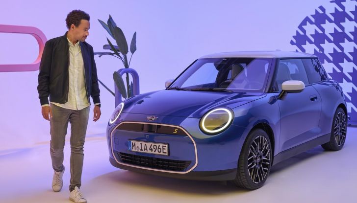 Nuova Mini Cooper 2024: una fusione di tradizione e avanguardia tecnologica - Foto 118 di 122