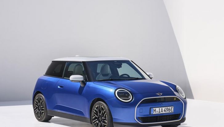 Nuova Mini Cooper 2024: una fusione di tradizione e avanguardia tecnologica - Foto 2 di 122
