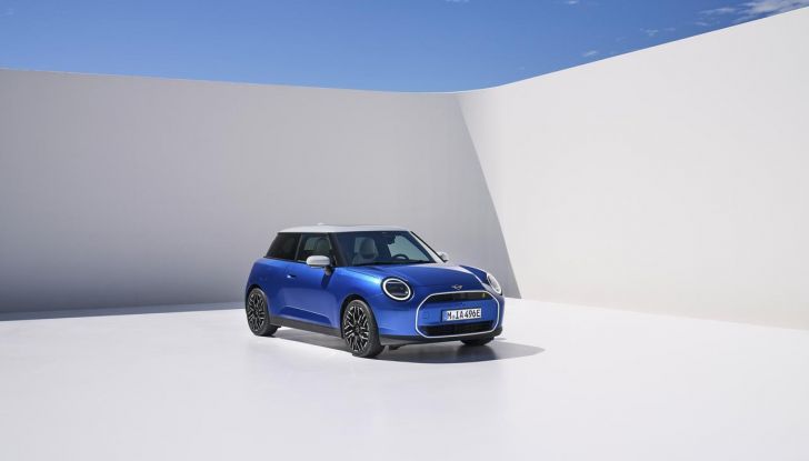 Nuova Mini Cooper 2024: una fusione di tradizione e avanguardia tecnologica - Foto 1 di 122