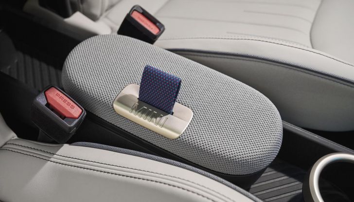 Nuova Mini Cooper 2024: una fusione di tradizione e avanguardia tecnologica - Foto 46 di 122