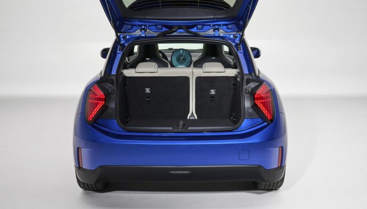 Nuova Mini Cooper 2024: una fusione di tradizione e avanguardia tecnologica - Foto 90 di 122