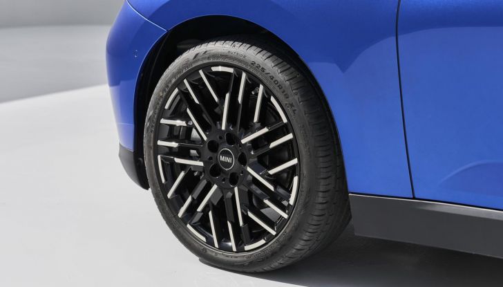 Nuova Mini Cooper 2024: una fusione di tradizione e avanguardia tecnologica - Foto 40 di 122