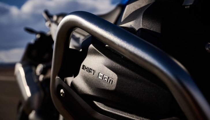 BMW presenta tre nuove moto per festeggiare 100 anni di storia - Foto 15 di 134