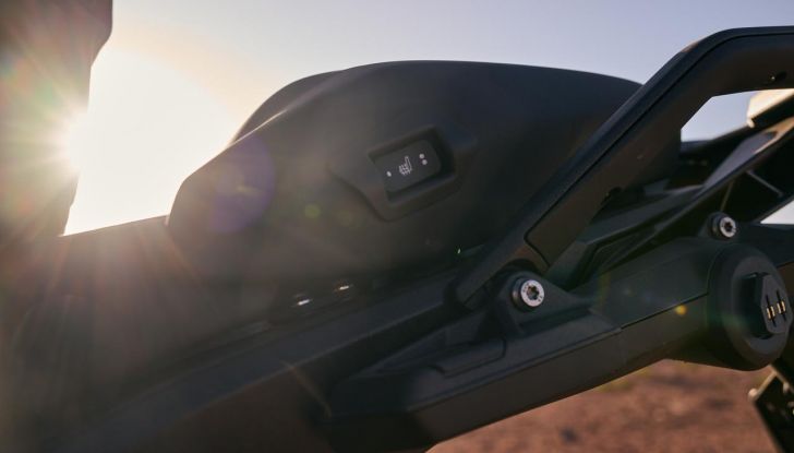 BMW presenta tre nuove moto per festeggiare 100 anni di storia - Foto 19 di 134