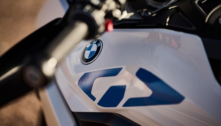 BMW presenta tre nuove moto per festeggiare 100 anni di storia - Foto 37 di 134