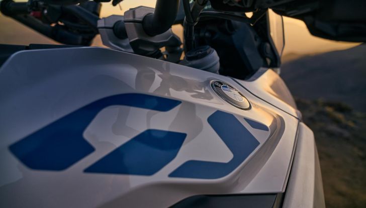 BMW presenta tre nuove moto per festeggiare 100 anni di storia - Foto 39 di 134