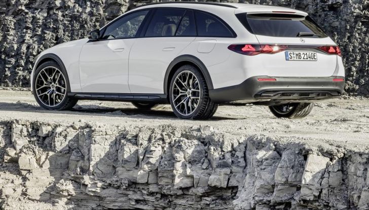 Nuova Mercedes Classe E All-Terrain: svelata l’ultima generazione della sw off-road - Foto 16 di 26