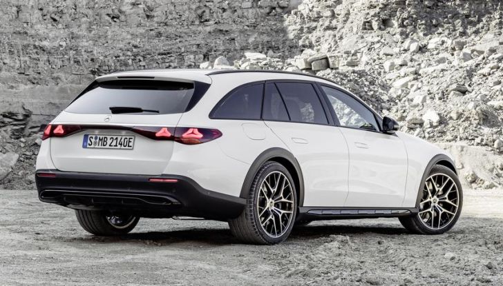 Nuova Mercedes Classe E All-Terrain: svelata l’ultima generazione della sw off-road - Foto 14 di 26
