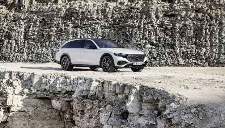 Nuova Mercedes Classe E All-Terrain: svelata l’ultima generazione della sw off-road - Foto 13 di 26