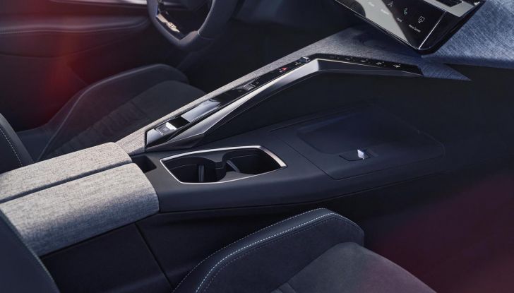Peugeot e-3008 2024: la nuova generazione è ordinabile da 49.780 euro - Foto 24 di 50