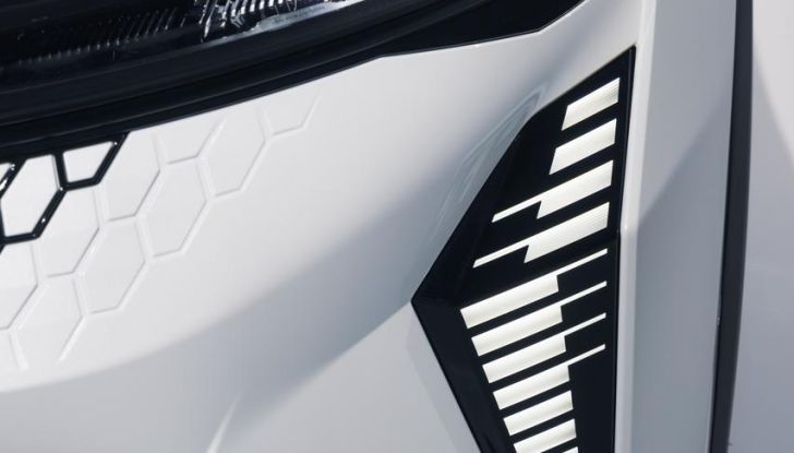 Renault Scenic E-Tech Electric: caratteristiche, allestimenti, autonomia e motori per l’Italia - Foto 41 di 75