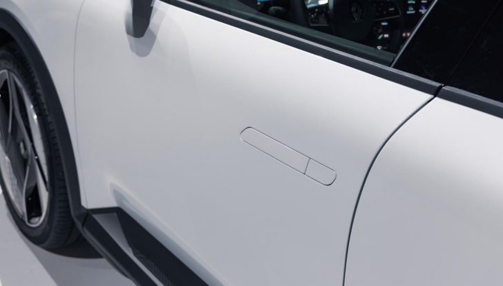 Renault Scenic E-Tech Electric: caratteristiche, allestimenti, autonomia e motori per l’Italia - Foto 46 di 75