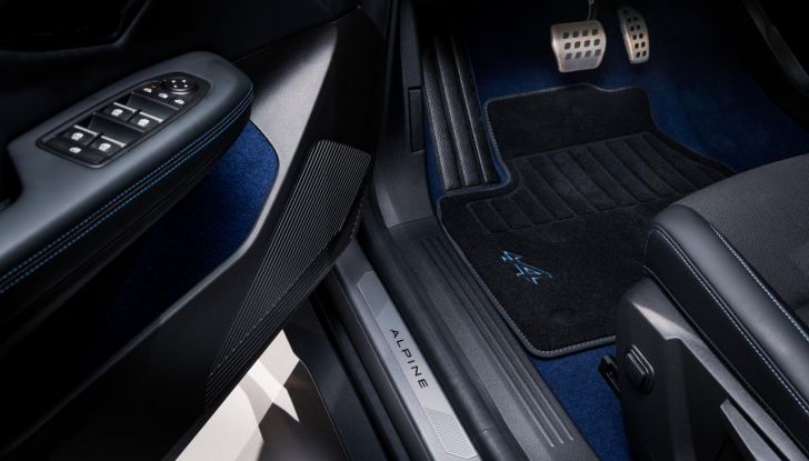 Renault Scenic E-Tech Electric: caratteristiche, allestimenti, autonomia e motori per l’Italia - Foto 30 di 75