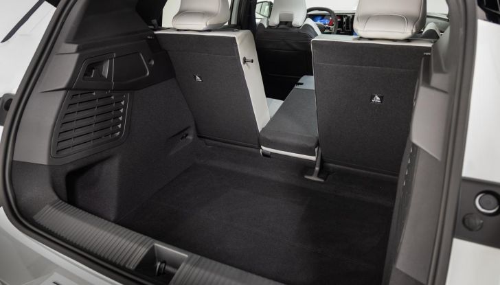 Renault Scenic E-Tech Electric: caratteristiche, allestimenti, autonomia e motori per l’Italia - Foto 73 di 75