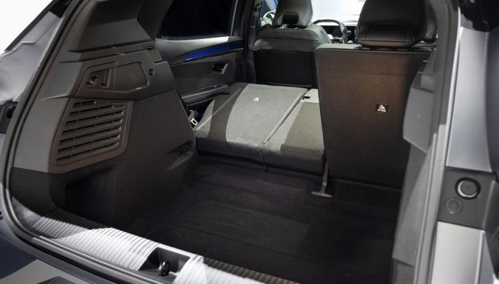 Renault Scenic E-Tech Electric: caratteristiche, allestimenti, autonomia e motori per l’Italia - Foto 35 di 75