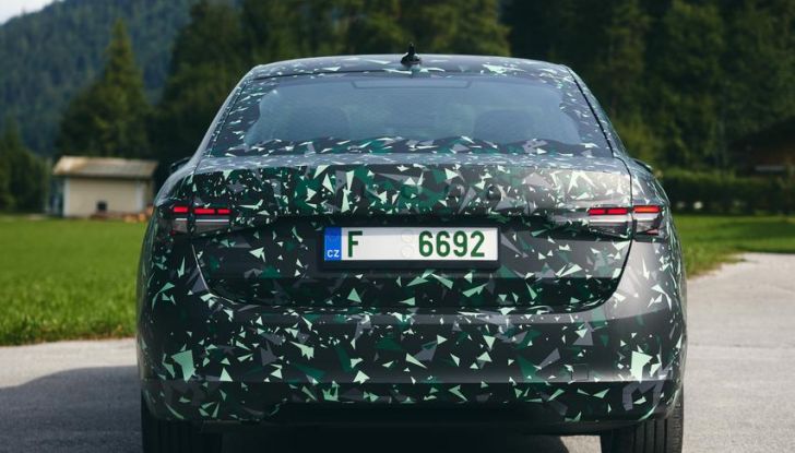 Skoda Superb 2024: primo assaggio della berlina di quarta generazione - Foto 31 di 32