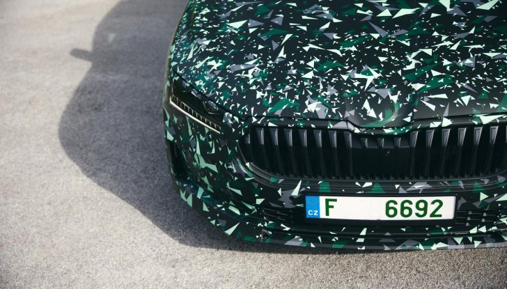 Skoda Superb 2024: primo assaggio della berlina di quarta generazione - Foto 19 di 32