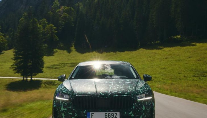 Skoda Superb 2024: primo assaggio della berlina di quarta generazione - Foto 12 di 32