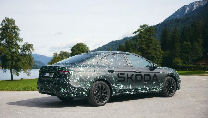 Skoda Superb 2024 berlina