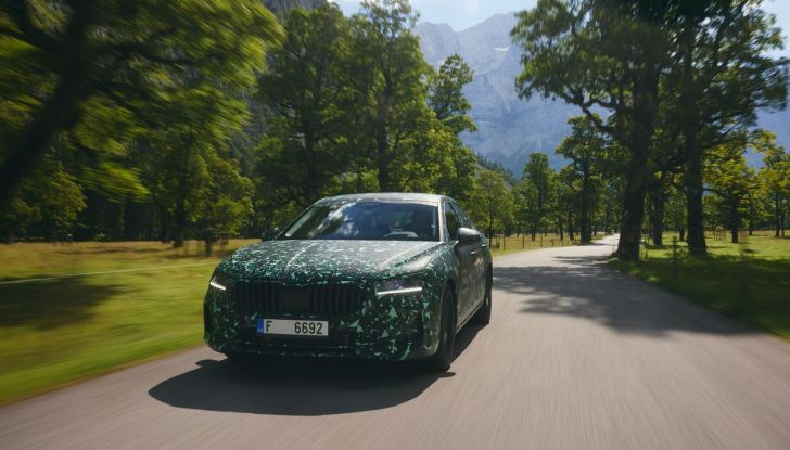 Skoda Superb 2024: primo assaggio della berlina di quarta generazione - Foto 28 di 32