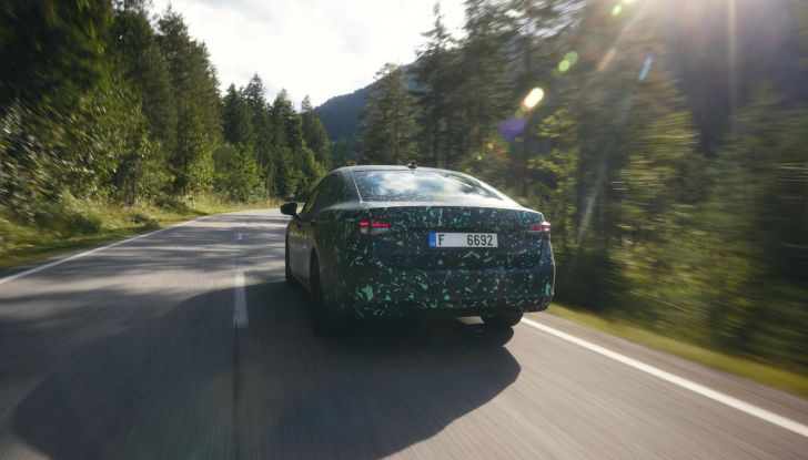 Skoda Superb 2024: primo assaggio della berlina di quarta generazione - Foto 25 di 32