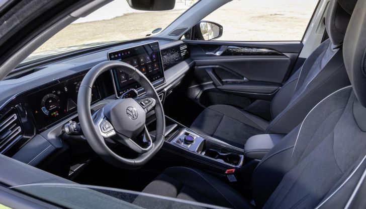 Volkswagen Tiguan 2024: svelata la terza generazione del SUV - Foto 17 di 135